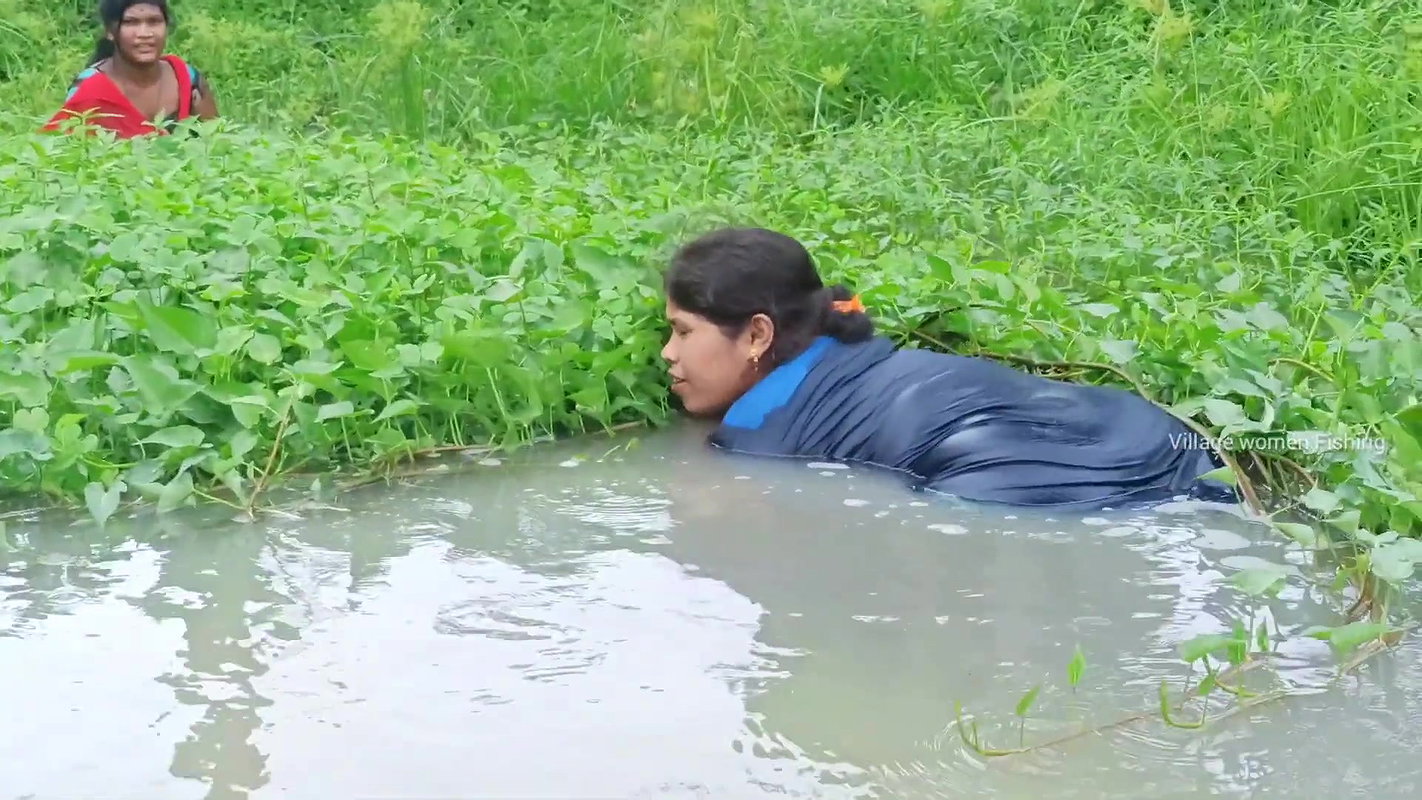 Amazing Village Ladies Net fishing in village pond
