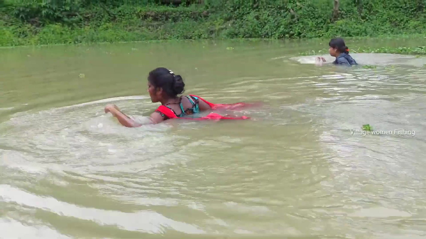 Amazing Village Ladies Net fishing in village pond