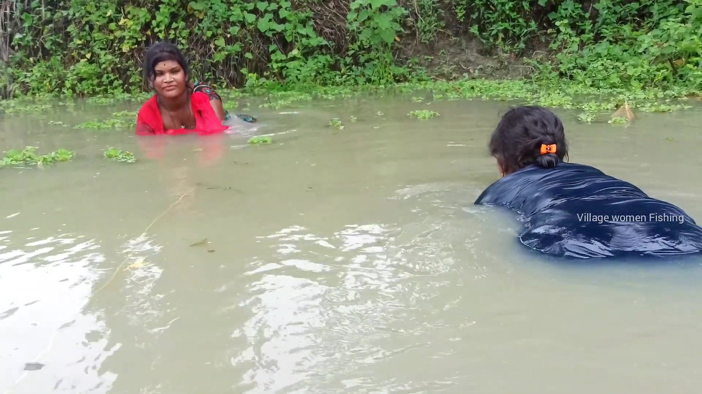Amazing Village Ladies Net fishing in village pond