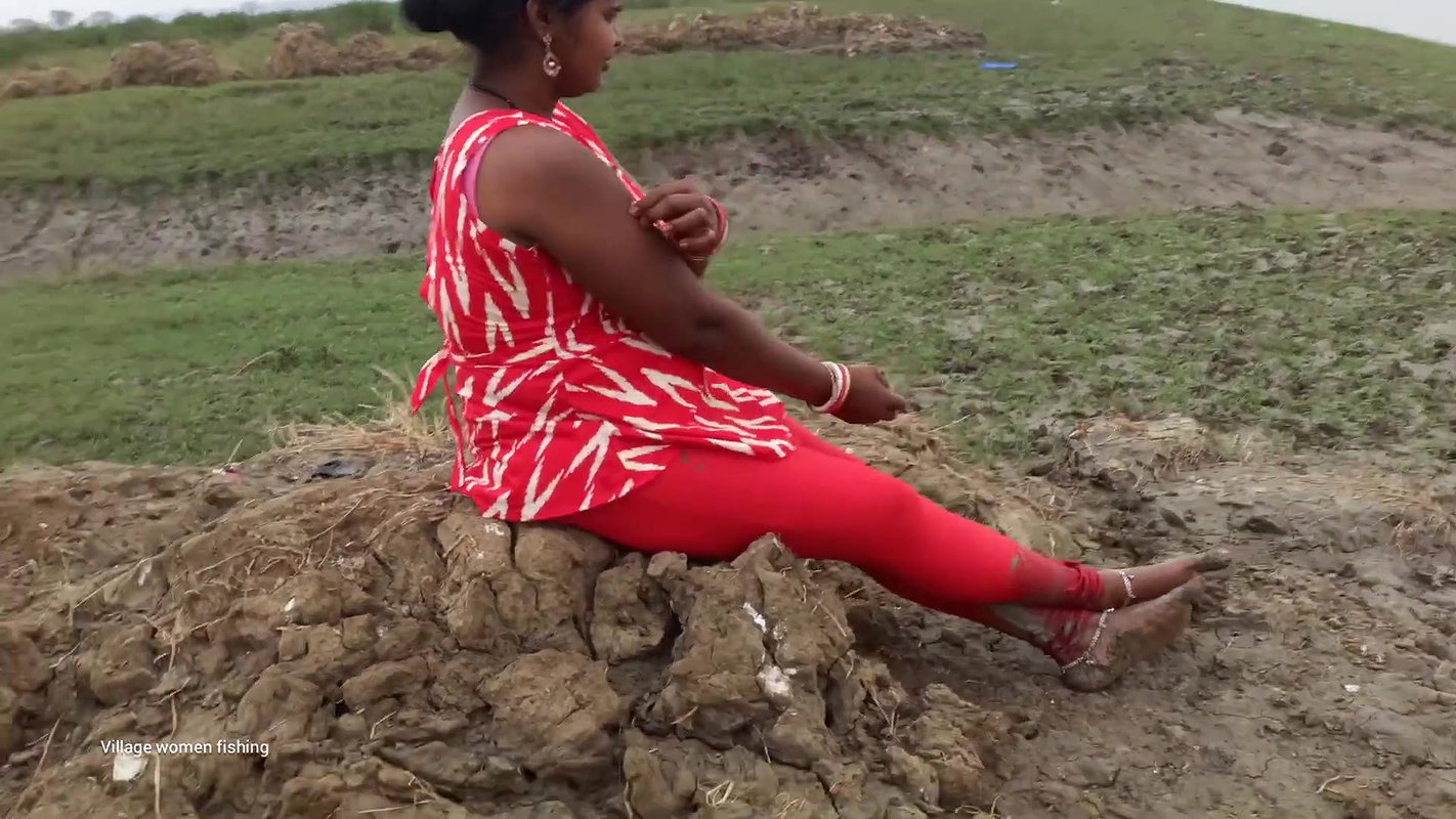 Amazing Village Lady Fishing with Beer Bottle   Vi