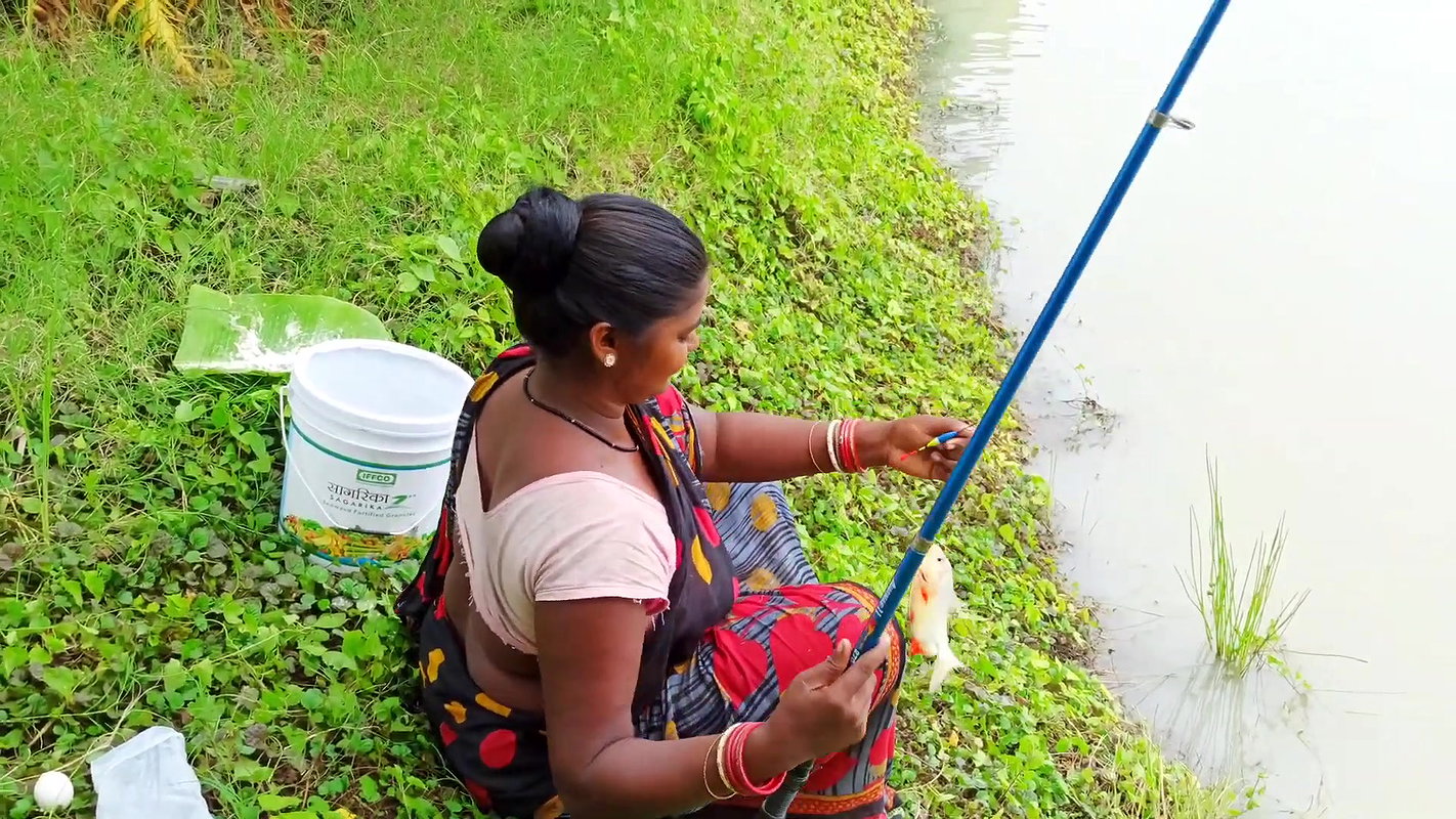 x  Amazing Village Lady Hook fishing   Best Fishing V