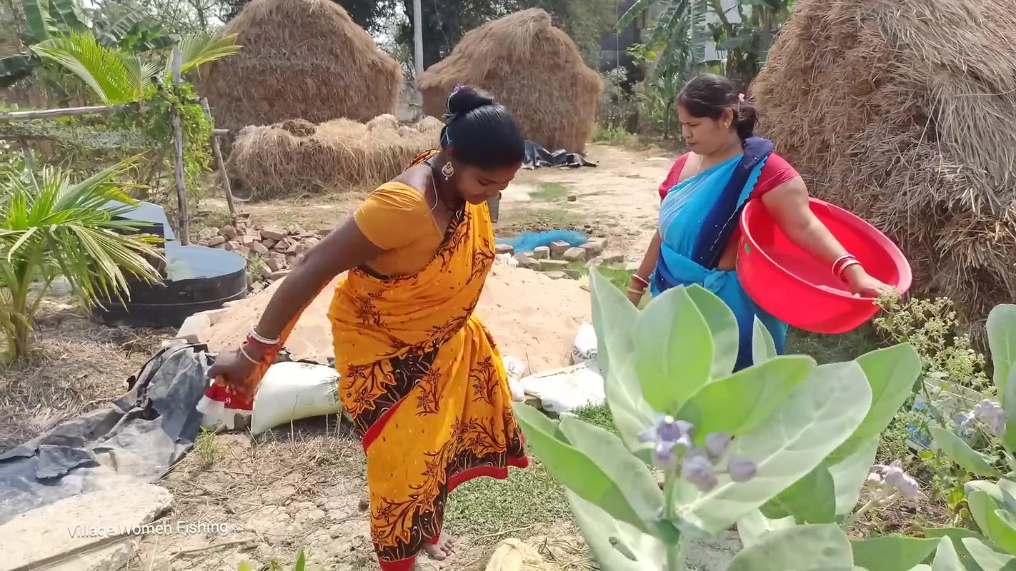 Amazing Village women Big Fishing   Big Fish caugh