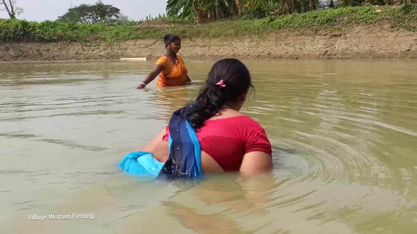 Amazing Village women Big Fishing   Big Fish caugh