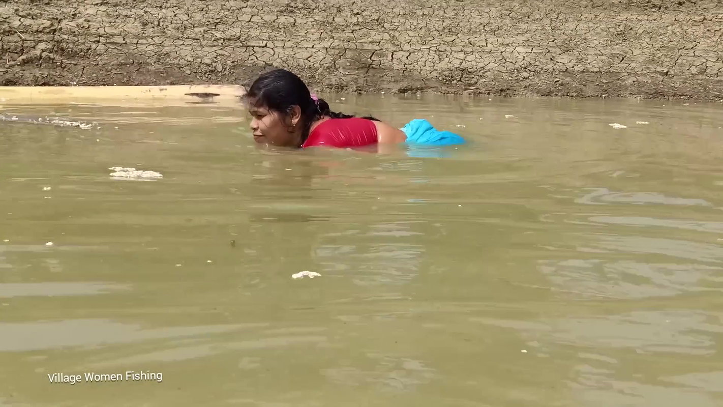 Amazing Village women Big Fishing   Big Fish caugh