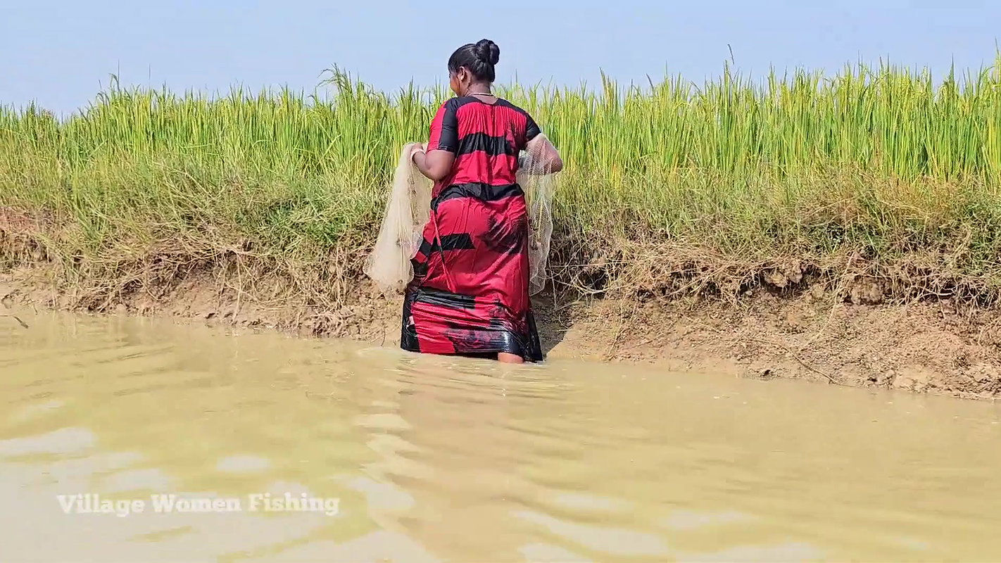Amazing Village Women Exciting Fishing video    Vi