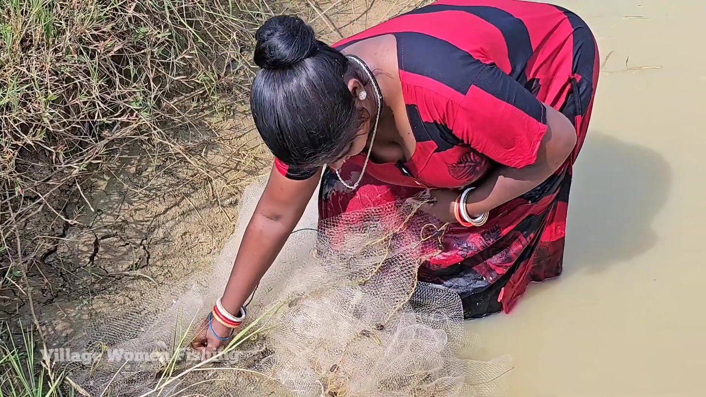 Amazing Village Women Exciting Fishing video    Vi