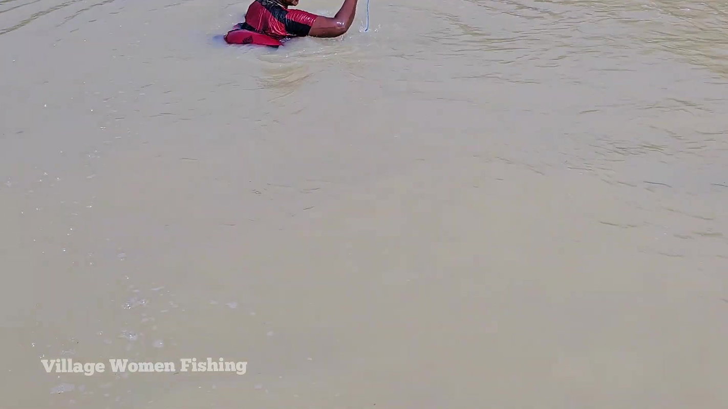 Amazing Village Women Exciting Fishing video    Vi