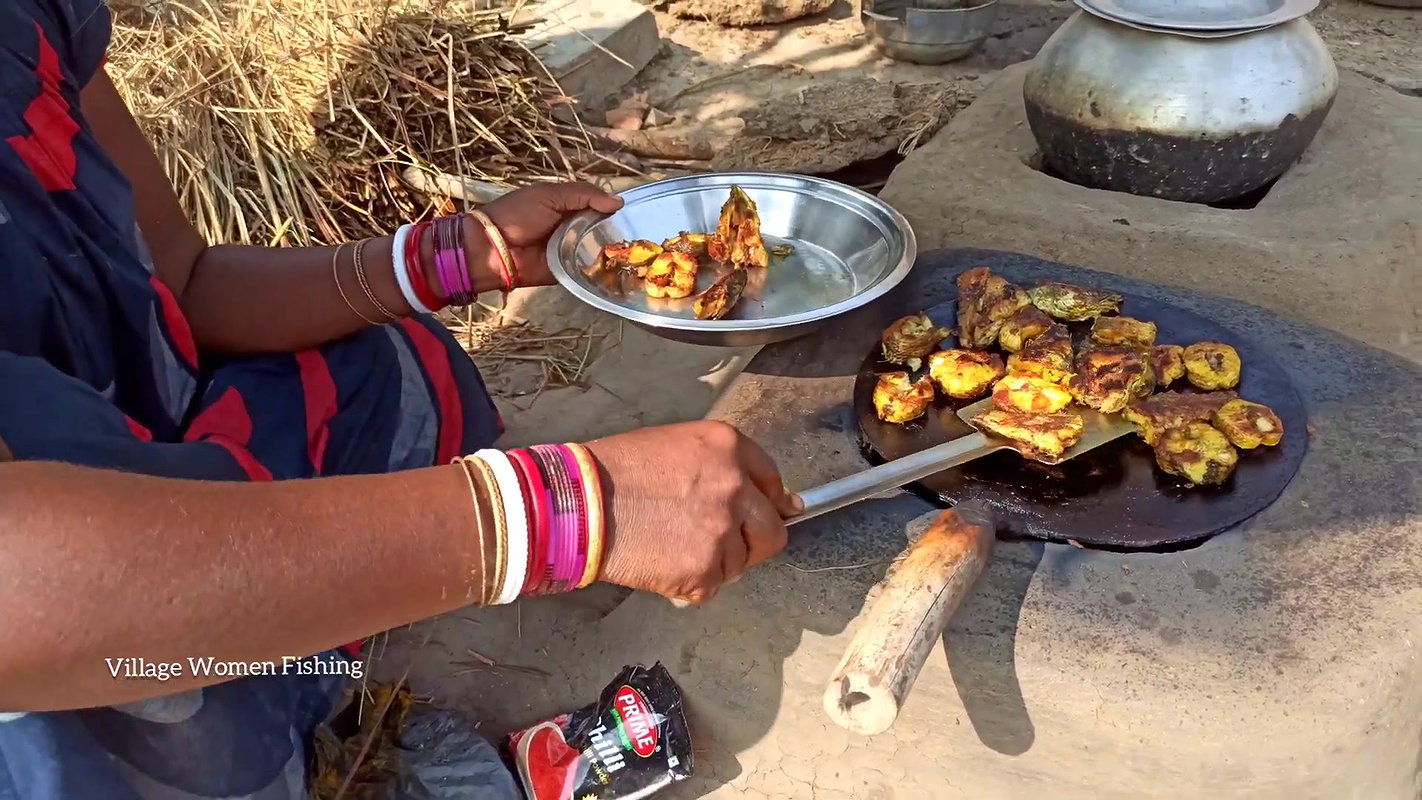 Amazing Village women Fish Cutting and Cooking   V