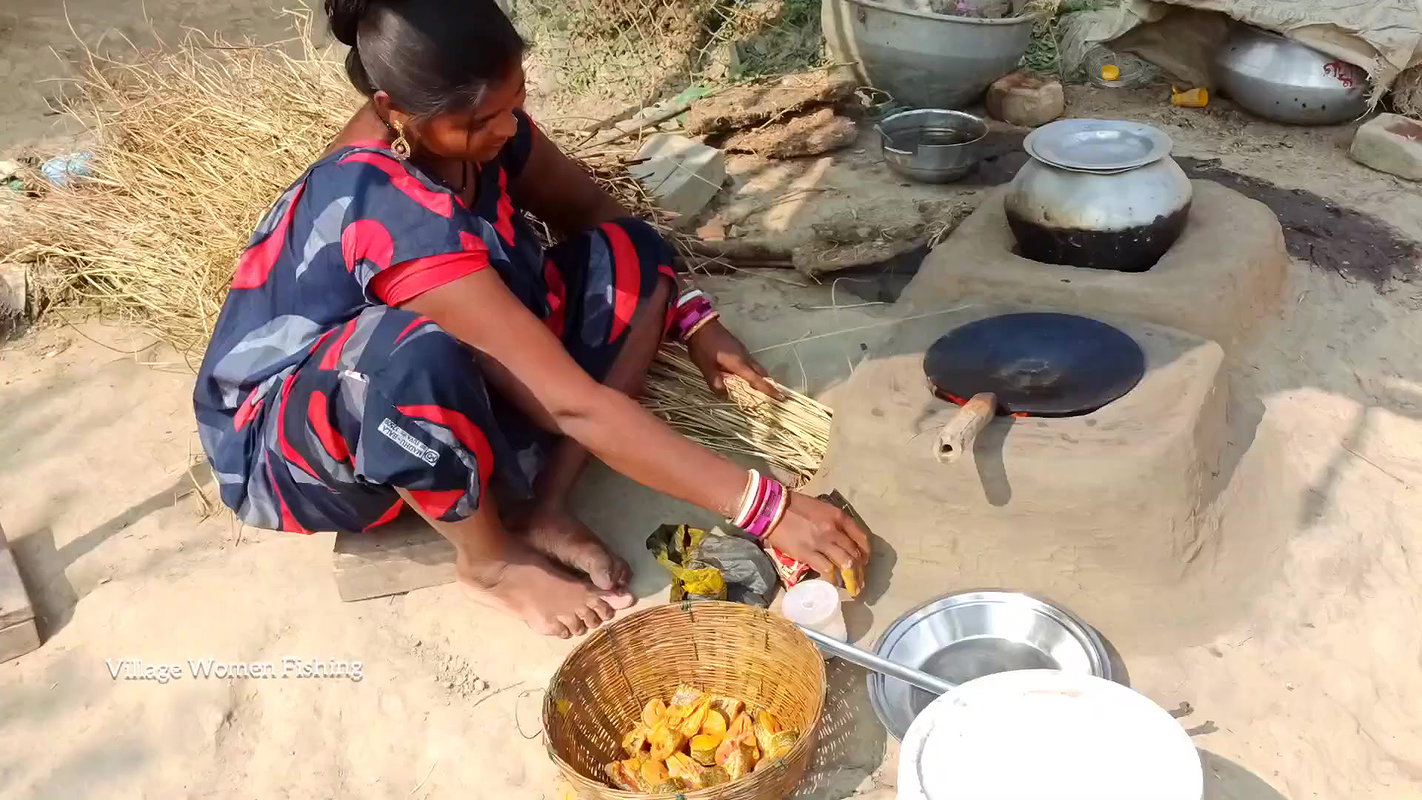 Amazing Village women Fish Cutting and Cooking   V