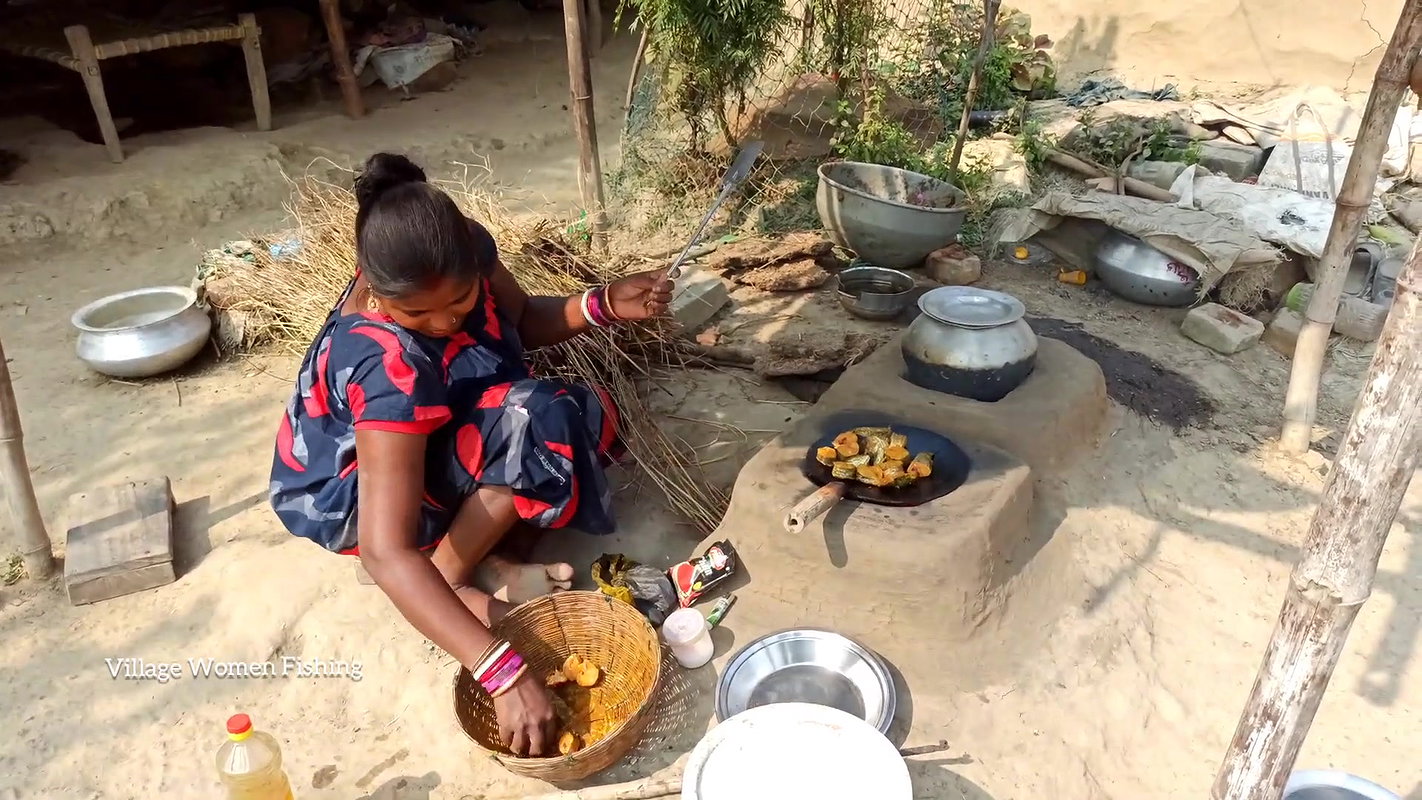 Amazing Village women Fish Cutting and Cooking   V