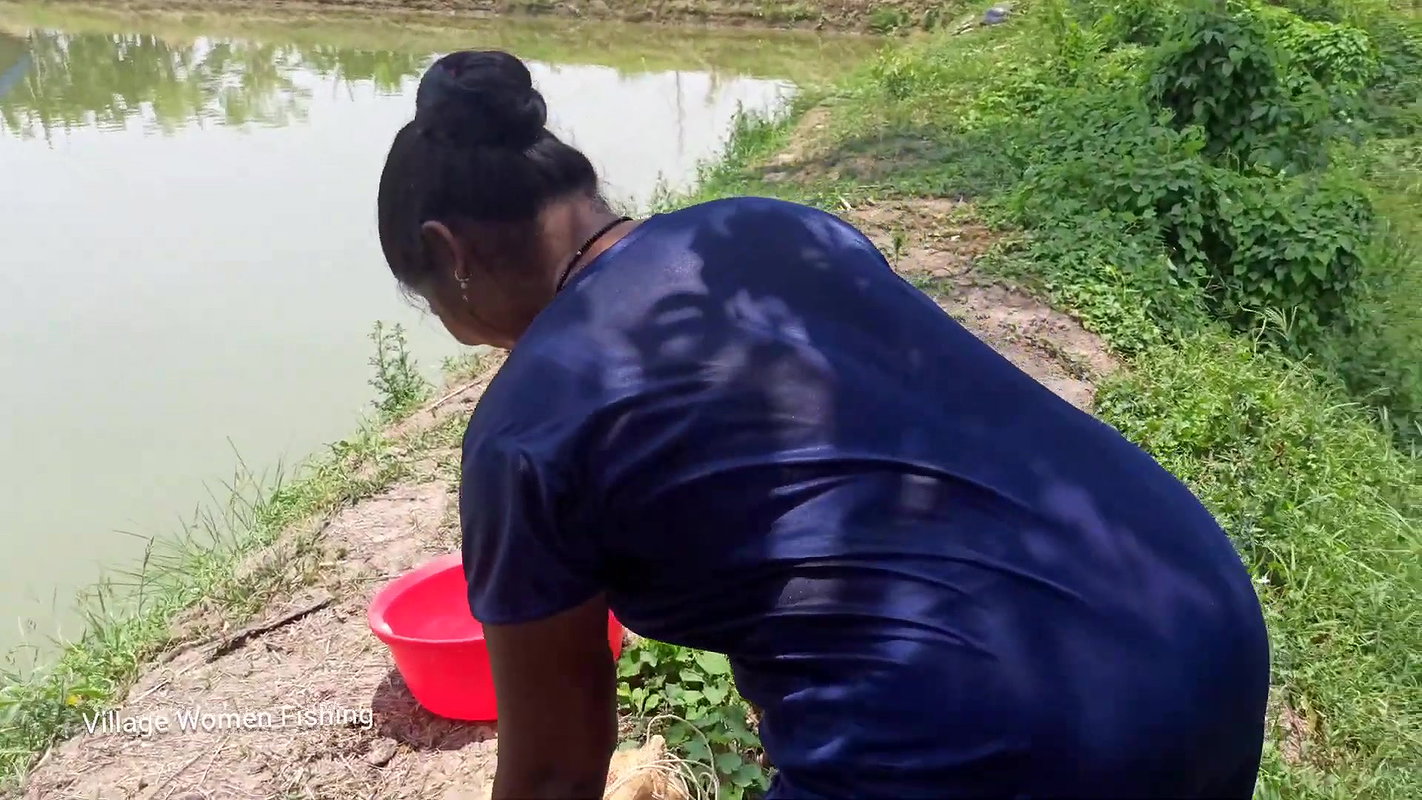 Amazing village women fishing and Enjoying summer
