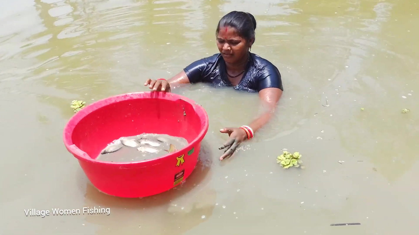 Amazing village women fishing and Enjoying summer