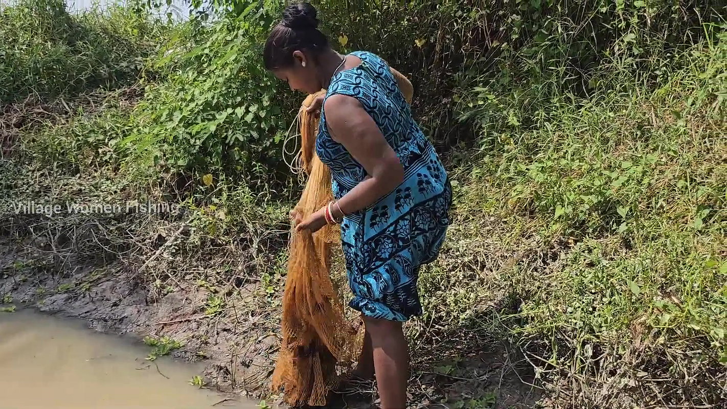 Amazing Village Women Fishing in Mud Water    Big