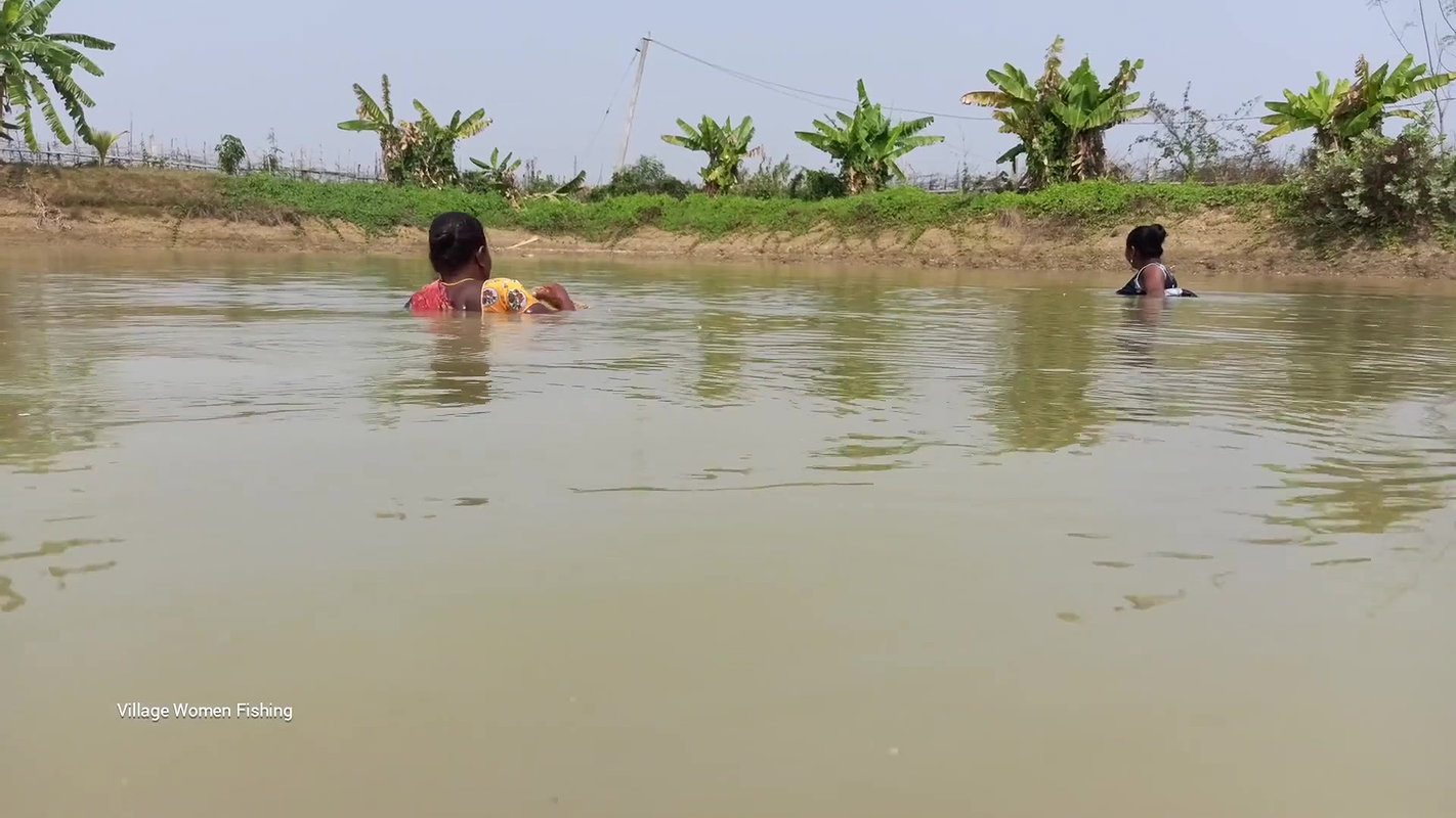 Amazing Village Women Fishing in village pond   Bi