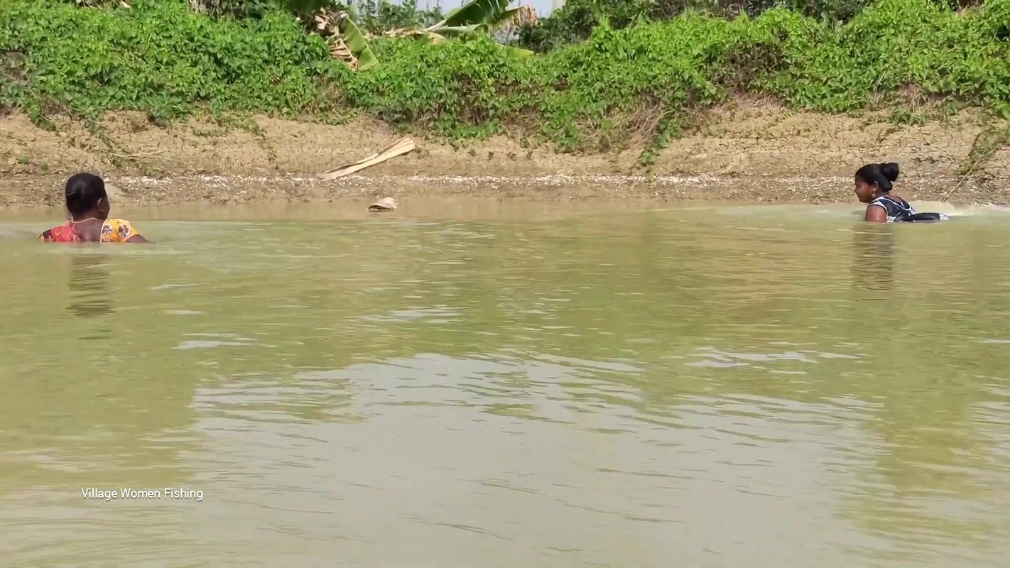 Amazing Village Women Fishing in village pond   Bi