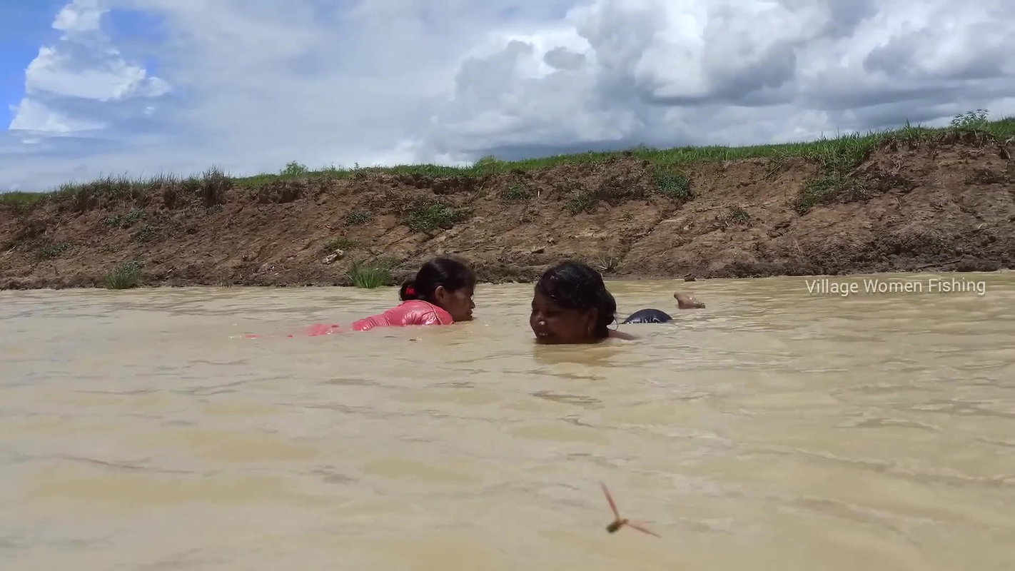 Amazing Village women fishing in village pond   Po