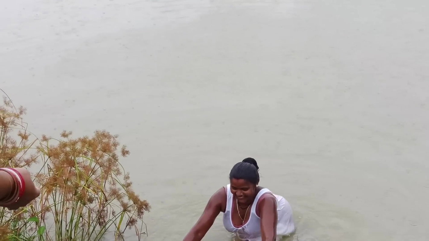 Amazing Village women Fishing video    Mouni fishi