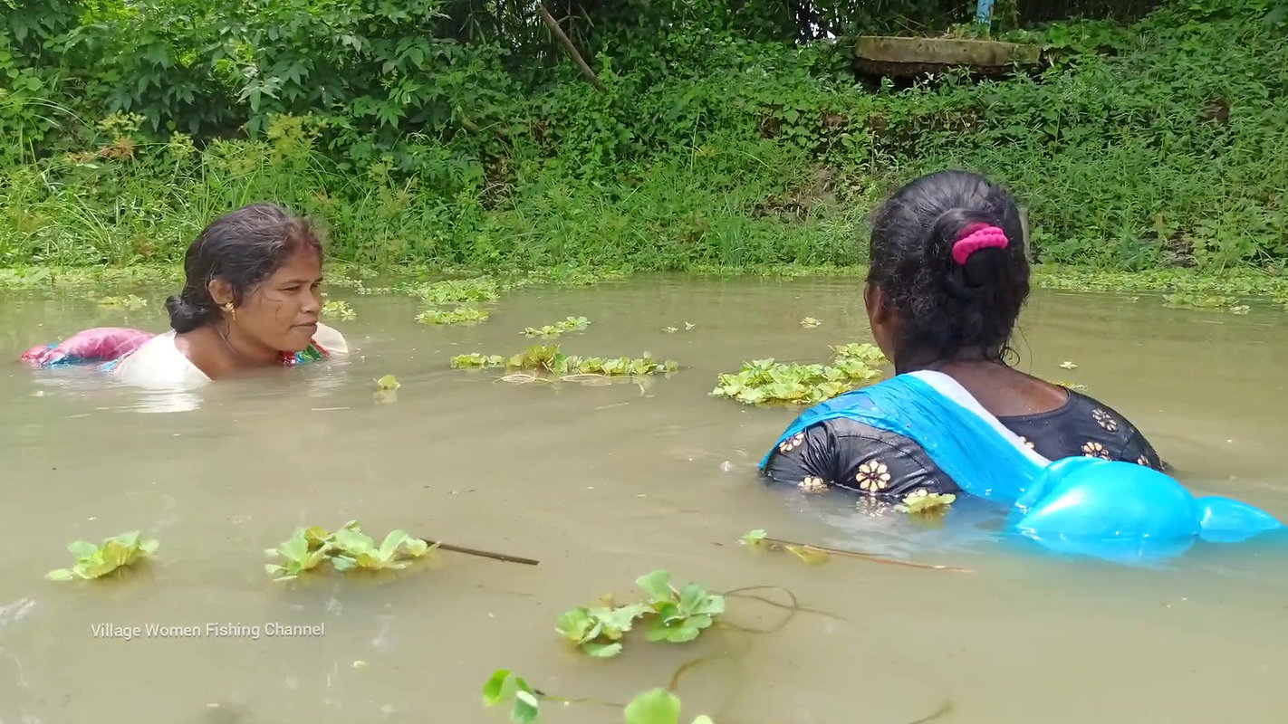 Amazing Village women fishing video