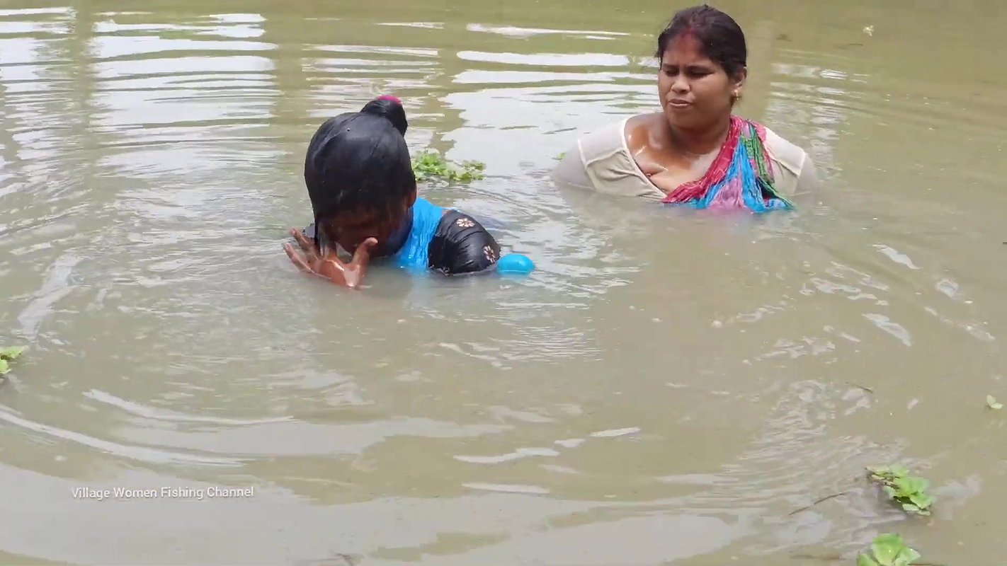 Amazing Village women fishing video