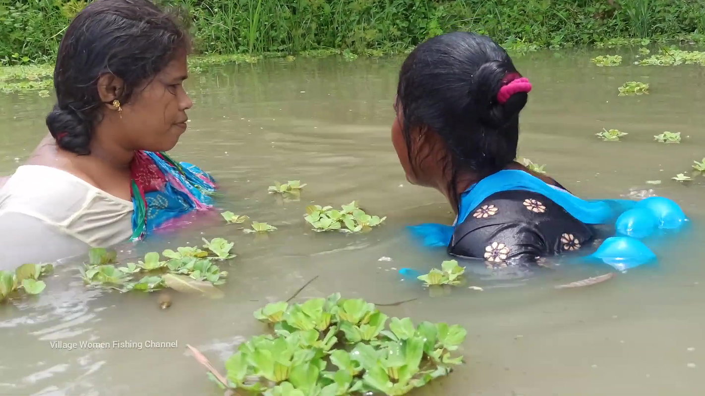 Amazing Village women fishing video