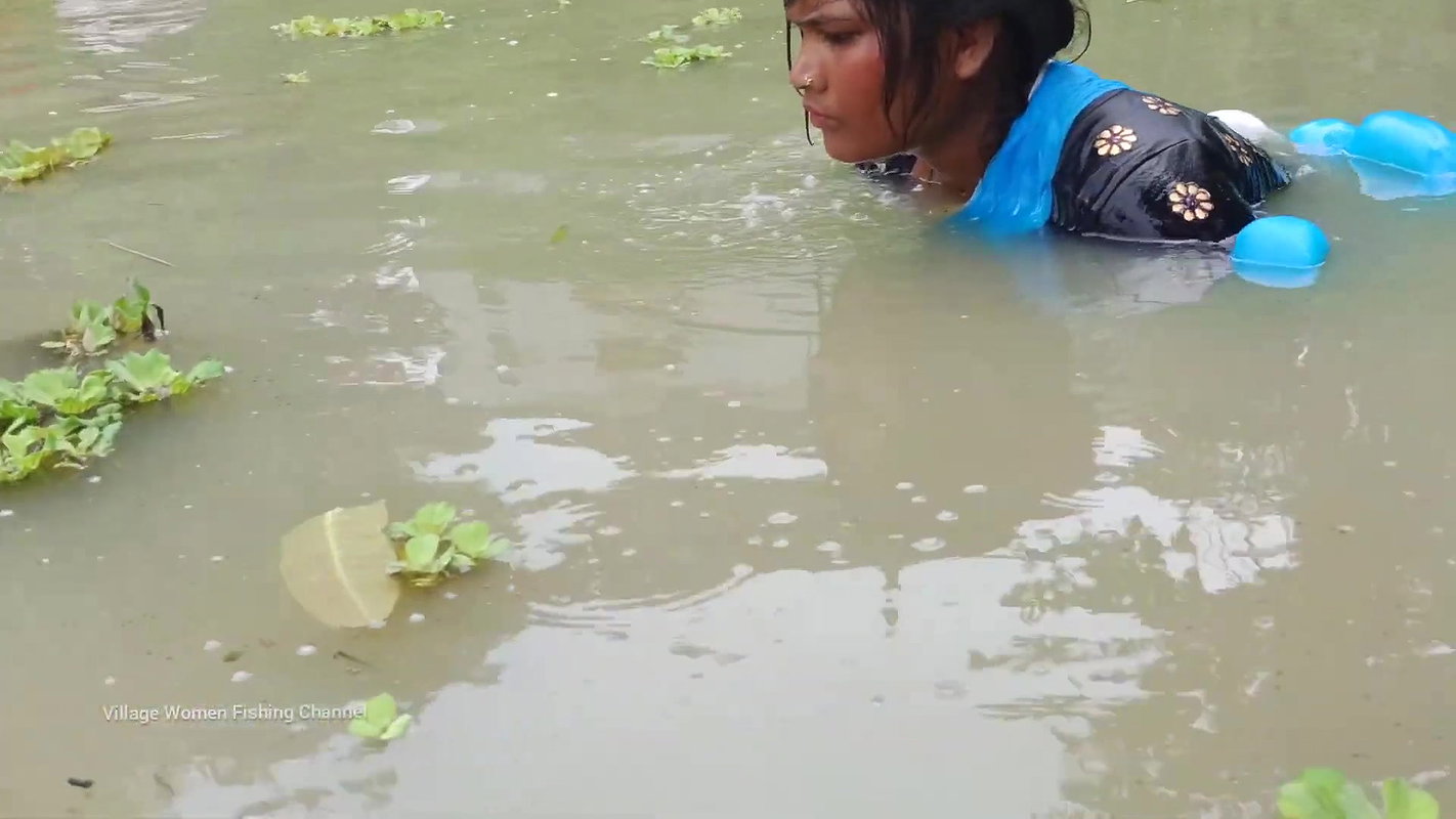 Amazing Village women fishing video