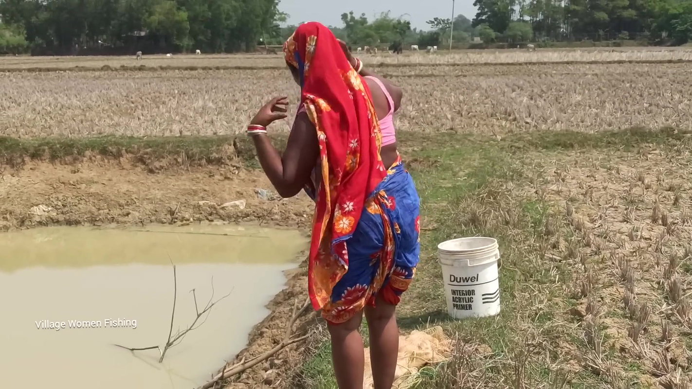 Amazing Village women Fishing with bare hand   Mou