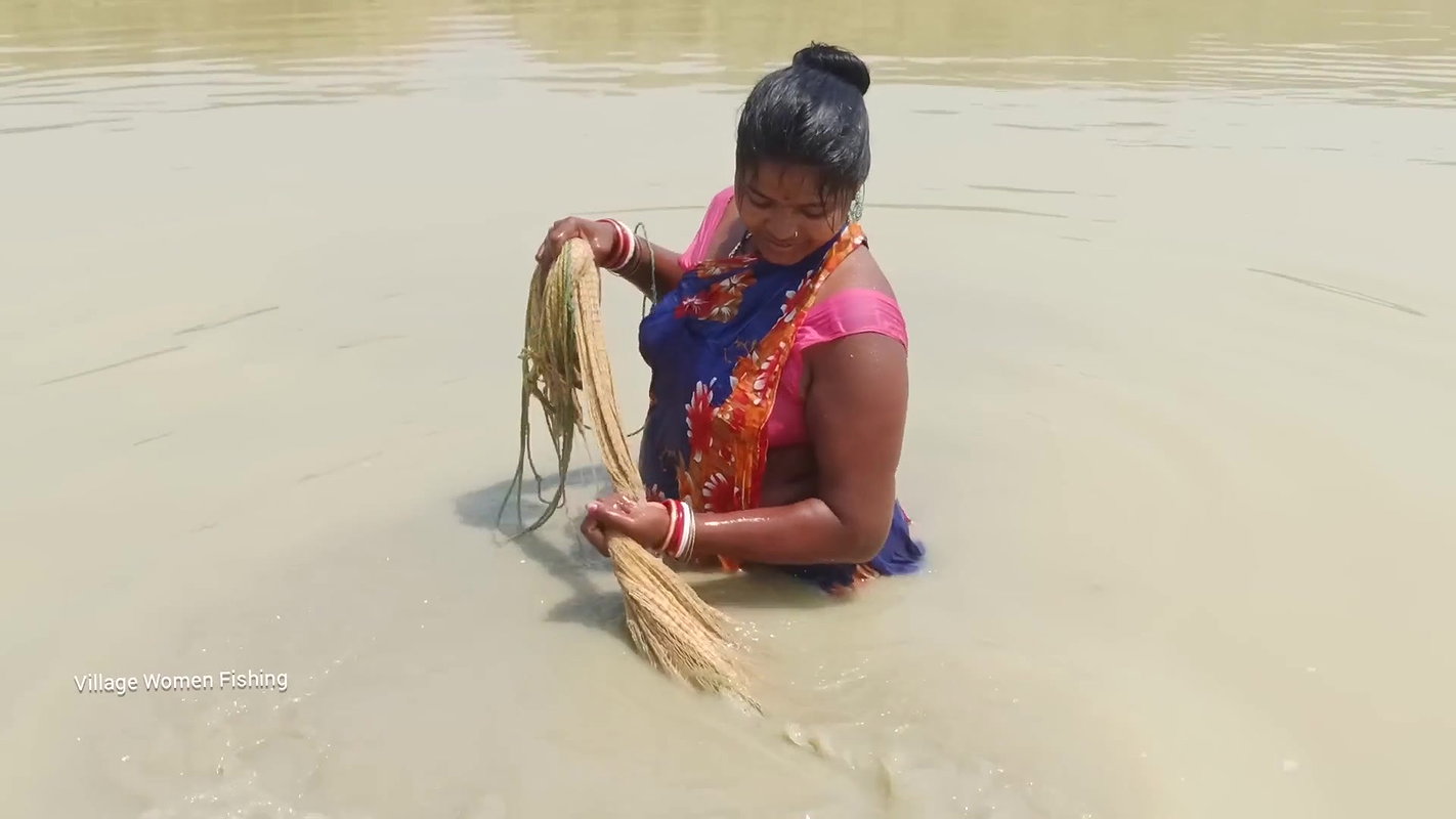 Amazing Village women Fishing with bare hand   Mou