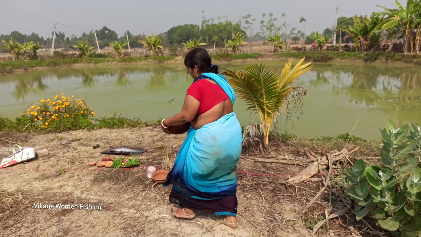 x Amazing Village Women fishing With Unknown Ingredi