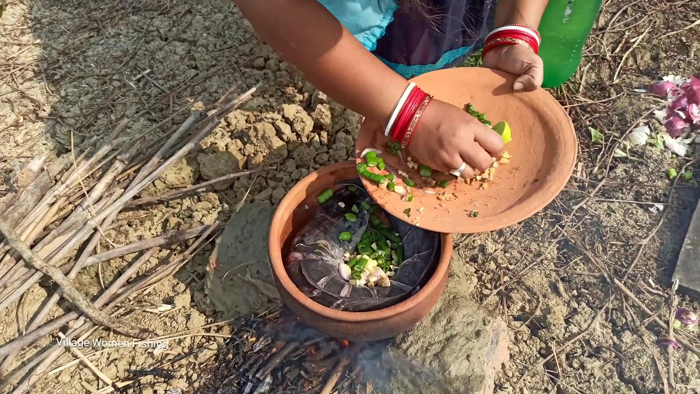 x Amazing Village Women fishing With Unknown Ingredi