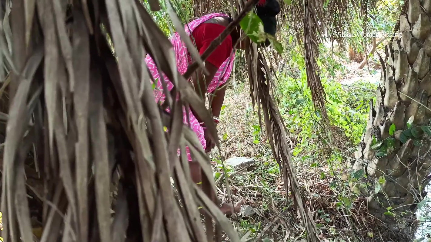 Amazing Village Women hook fishing    Very Big Fis