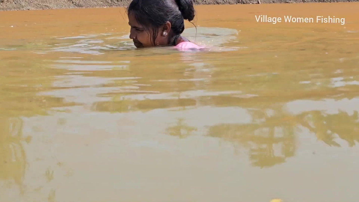 Amazing Village Women incredible Fishing video