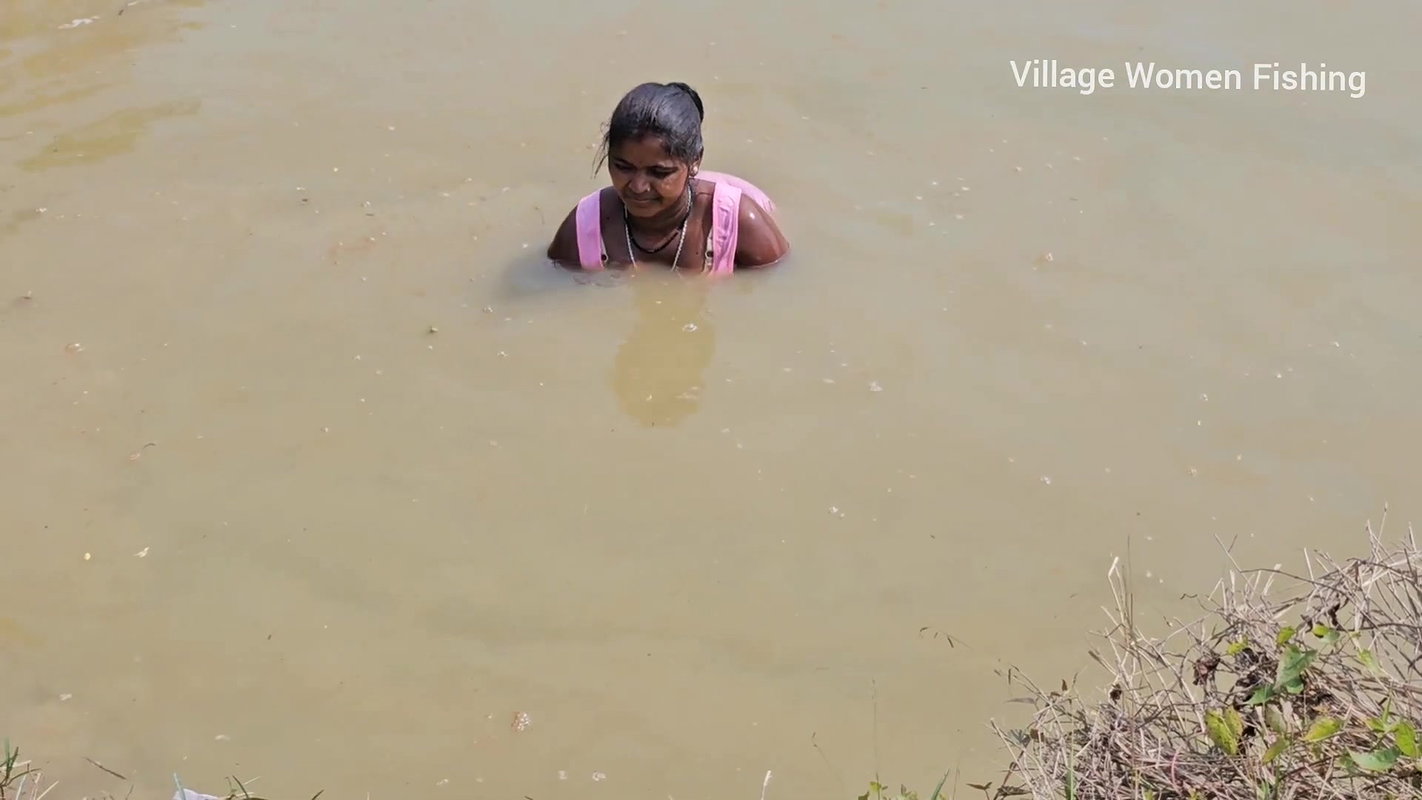 Amazing Village Women incredible Fishing video