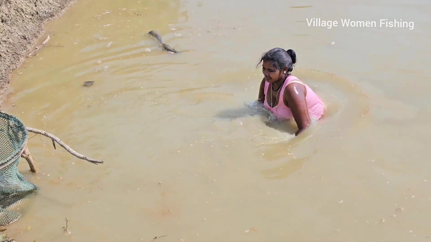 Amazing Village Women incredible Fishing video