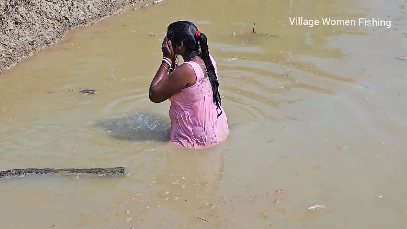 Amazing Village Women incredible Fishing video