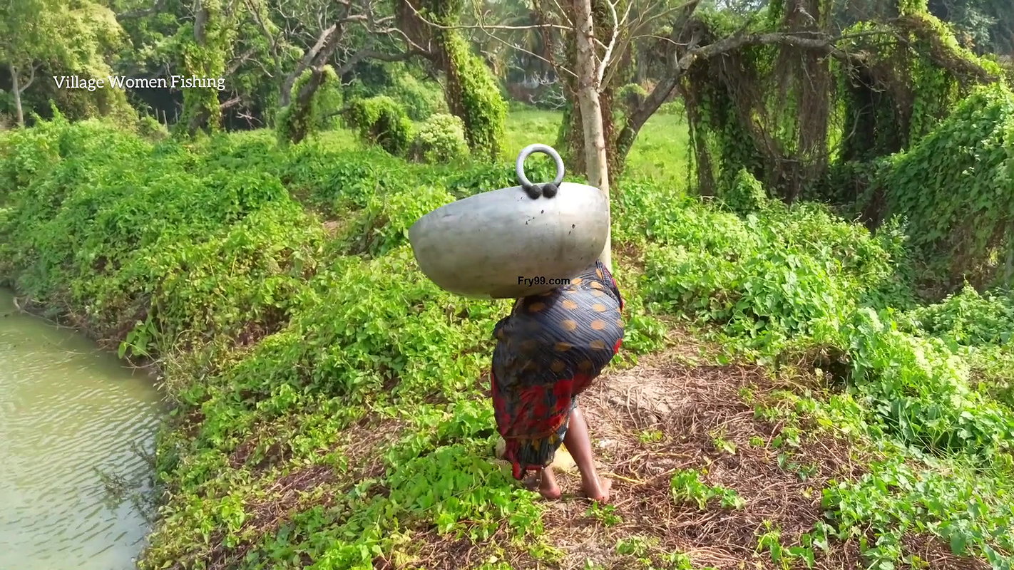 Amazing Village Women Incredible Fishing   Daring