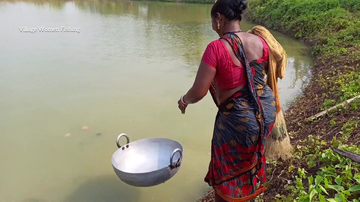 Amazing Village Women Incredible Fishing   Daring