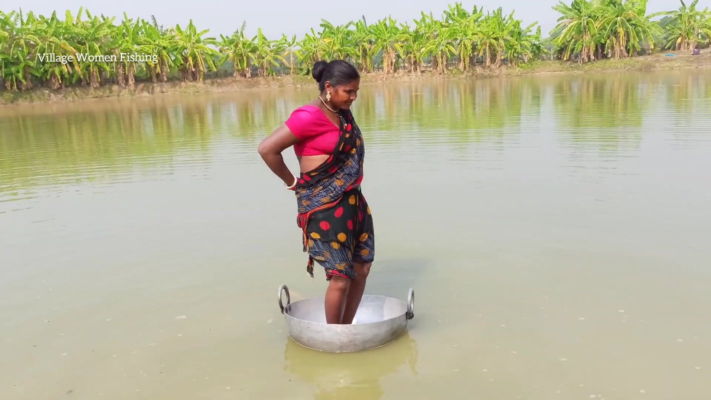 Amazing Village Women Incredible Fishing   Daring