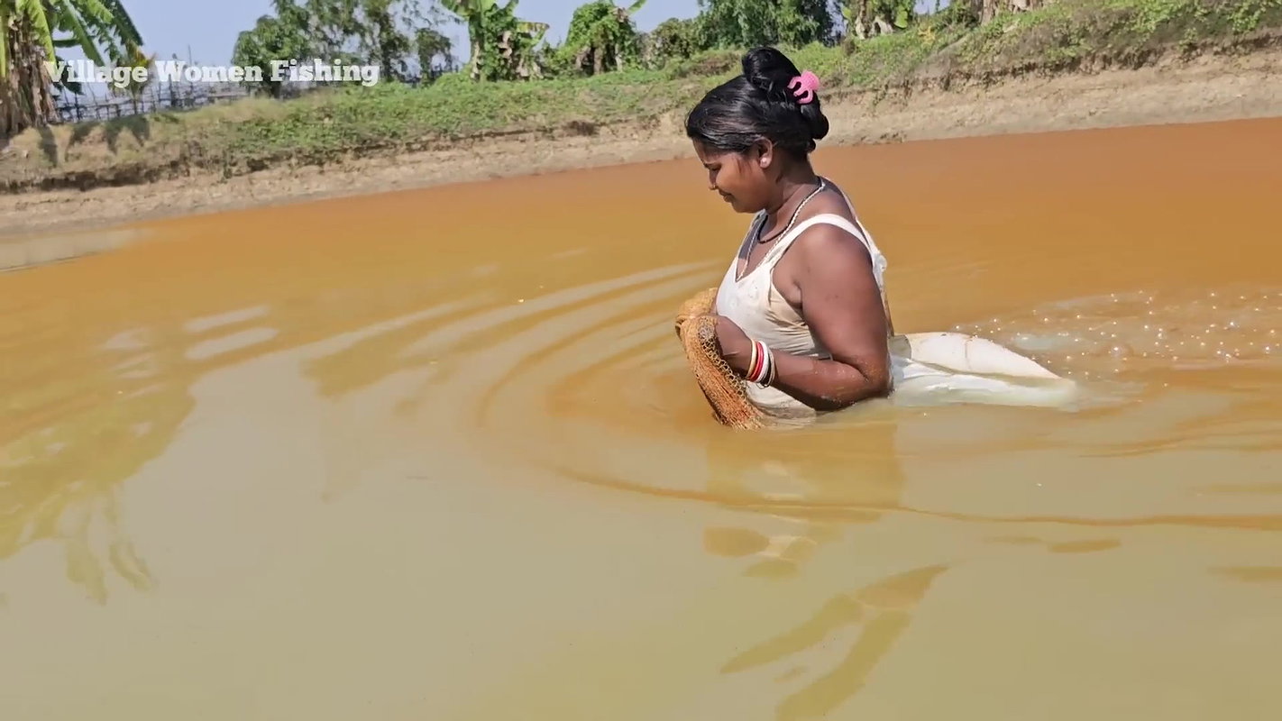 xAmazing Village Women incredible Net fishing in Mu