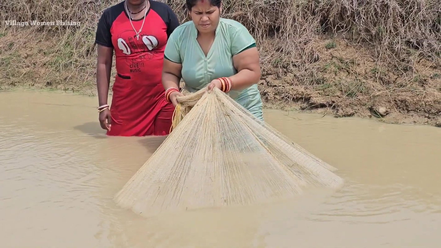 Amazing Village Women incredible Net fishing Video