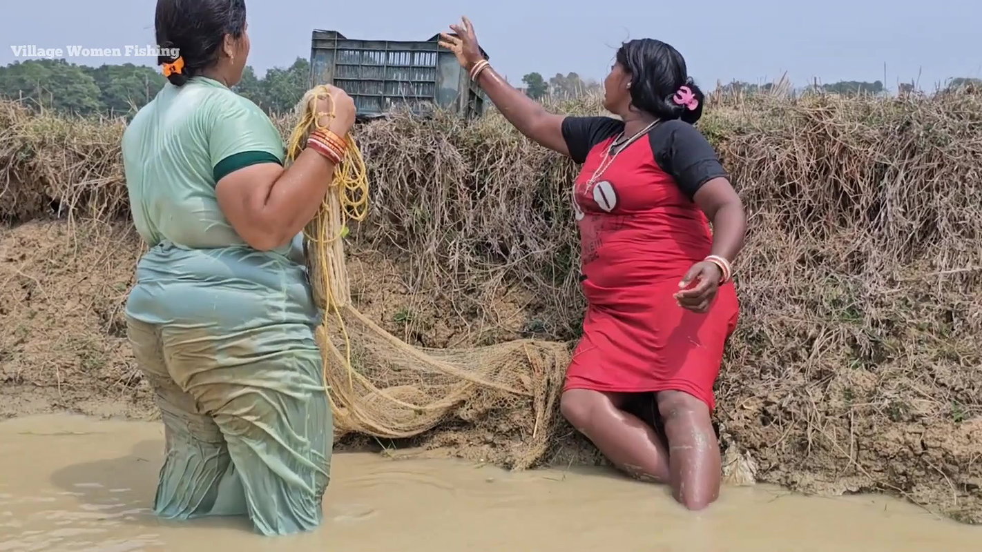 Amazing Village Women incredible Net fishing Video