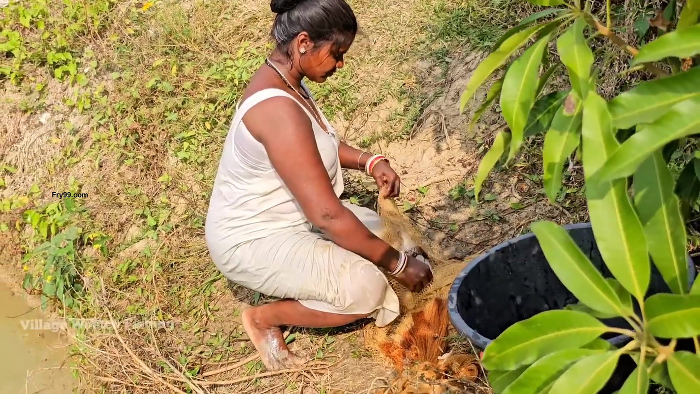 Amazing Village Women Mouni net fishing in Village