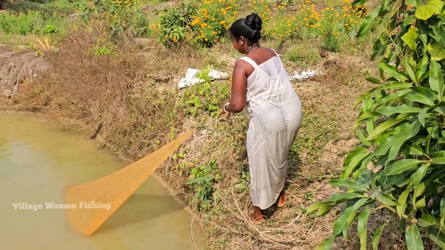 Amazing Village Women Mouni net fishing in Village