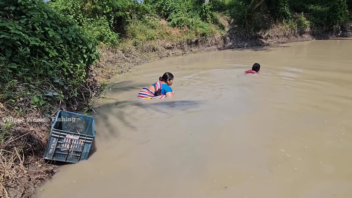 Amazing Village Women mud Water Fishing video    গ