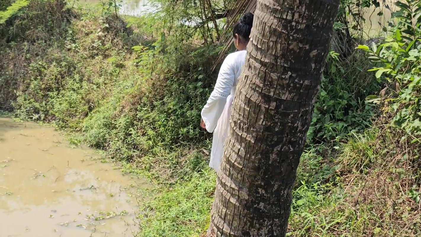 x Amazing Village Women Net Fishing for Big Carp Fis