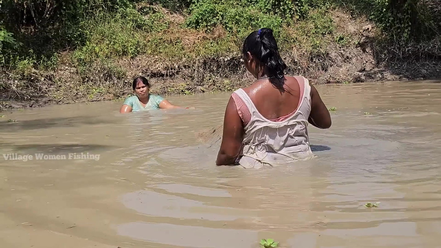 Amazing Village Women Net Fishing Video in Mud Wat