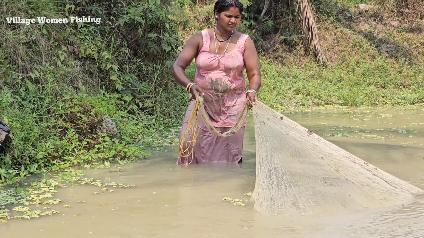 Amazing Village Women Net Fishing Video    Mouni F