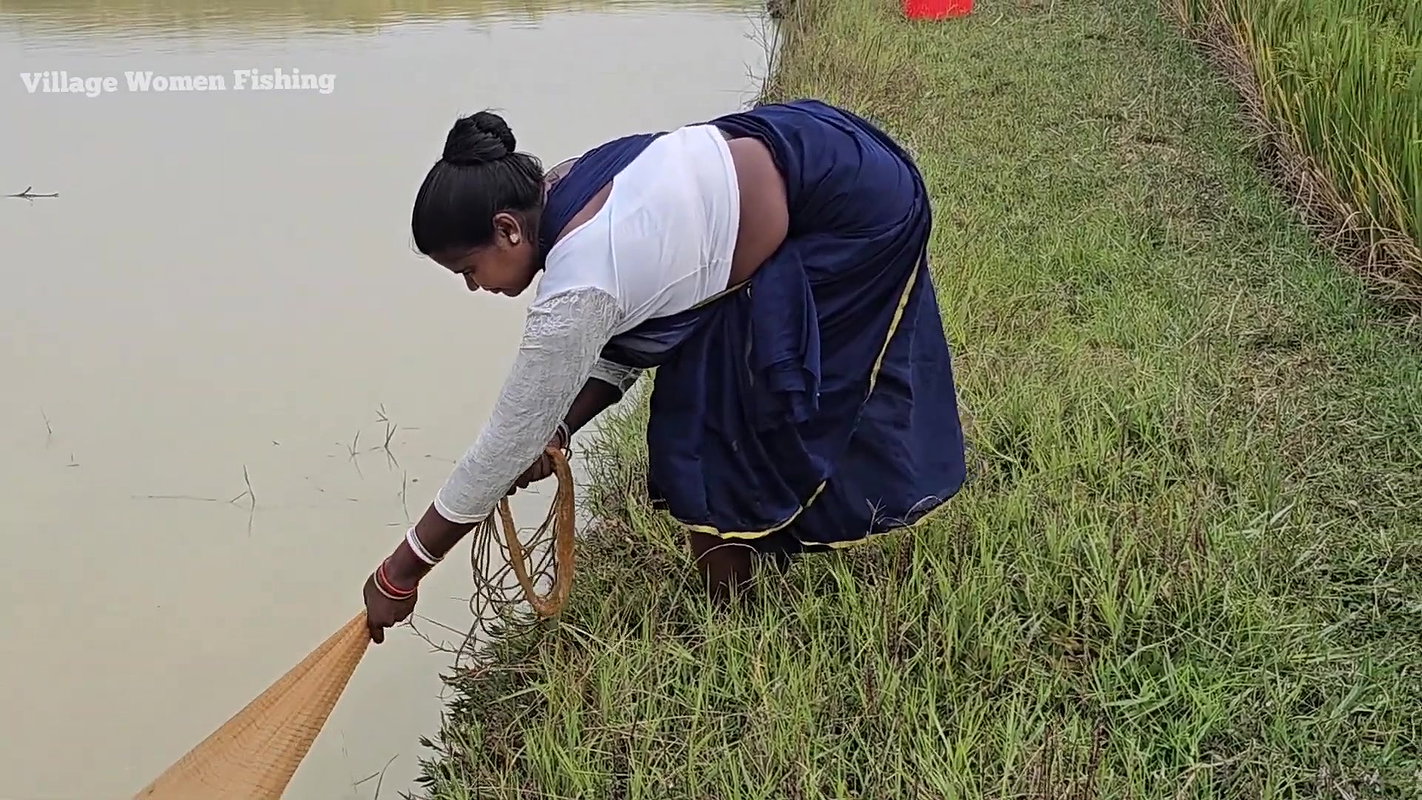 Amazing Village Women Net Fishing Video    Village