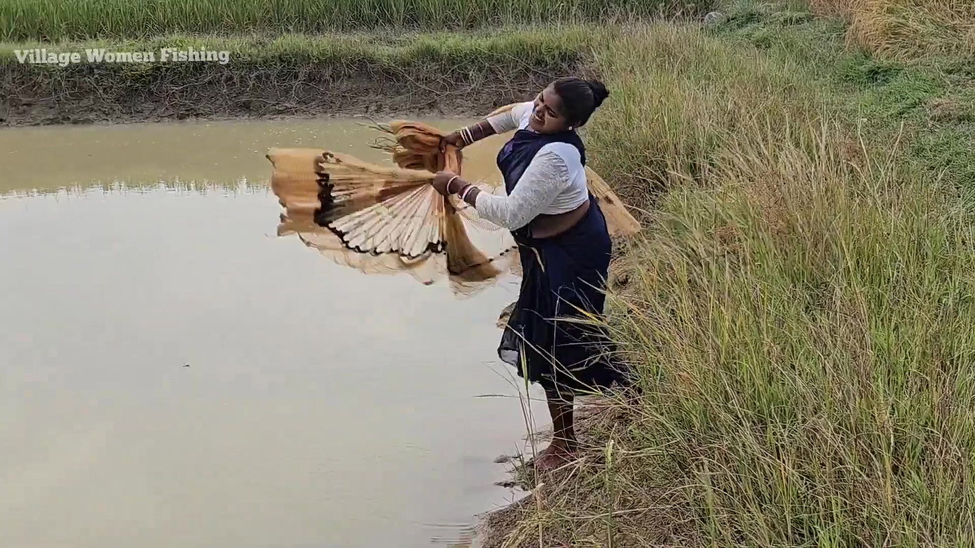 Amazing Village Women Net Fishing Video    Village