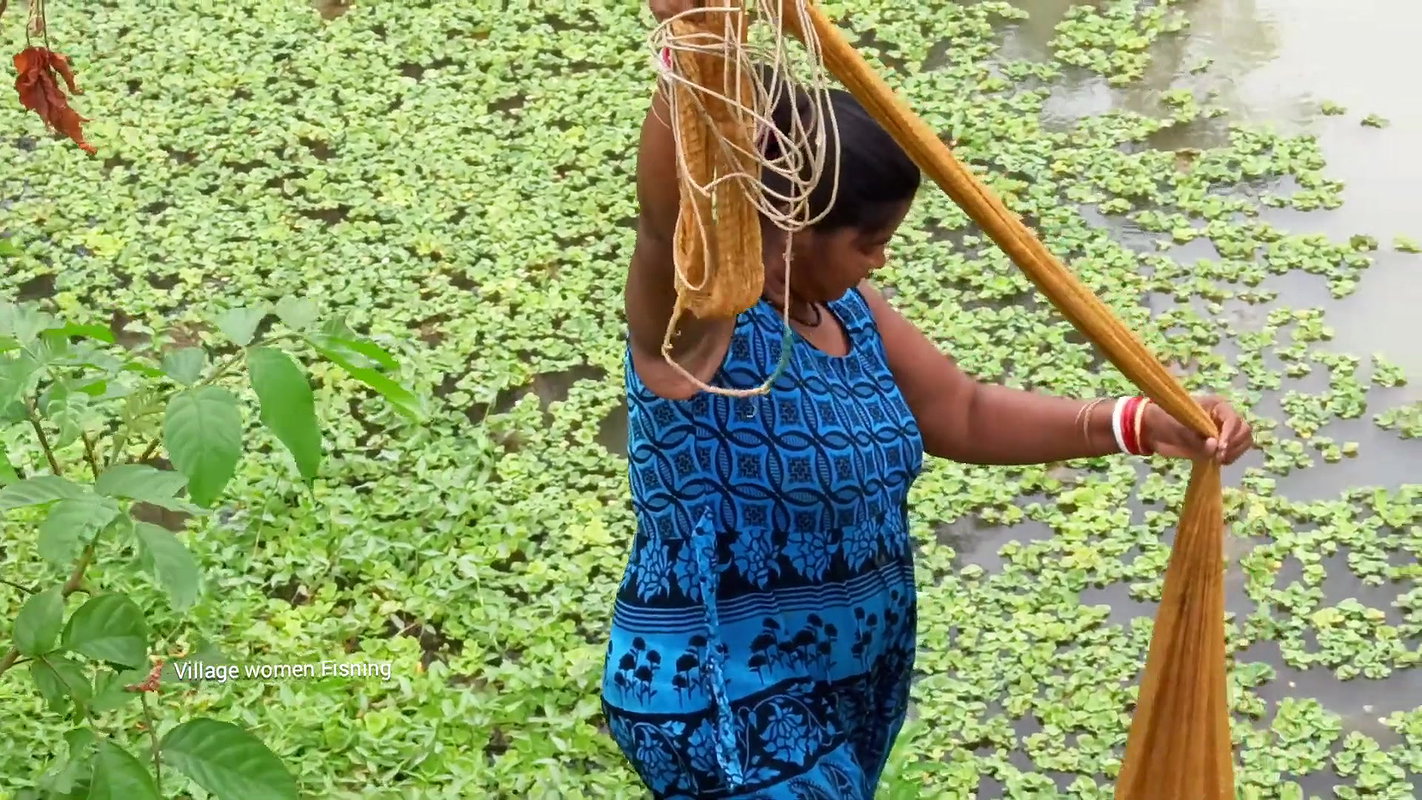 Amazing Village women net fishing   Big Fish