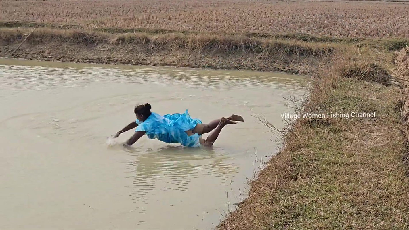 Amazing Village Women Net Fishing    Mouni Fishing